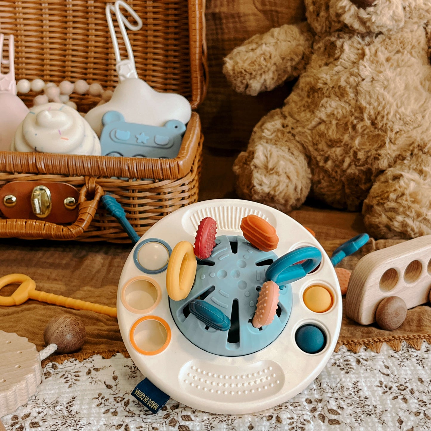 UFO Silicone Pulling Toy